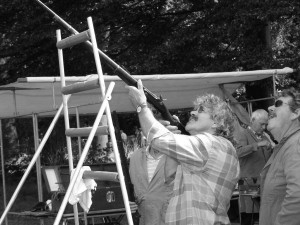 Bennie Jolink tijdens het vogelschieten in Hummelo
