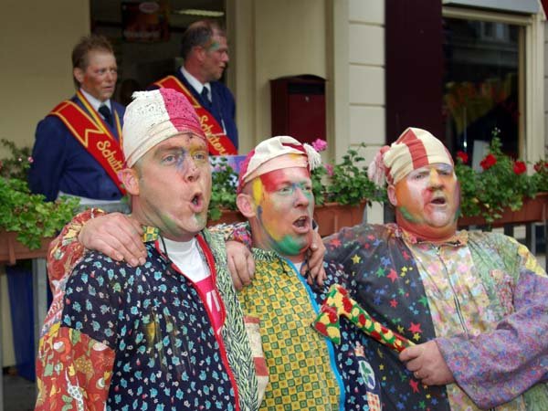 Bielemannen tijdens de Hummelse kermis (Foto: Harold Pelgrom)